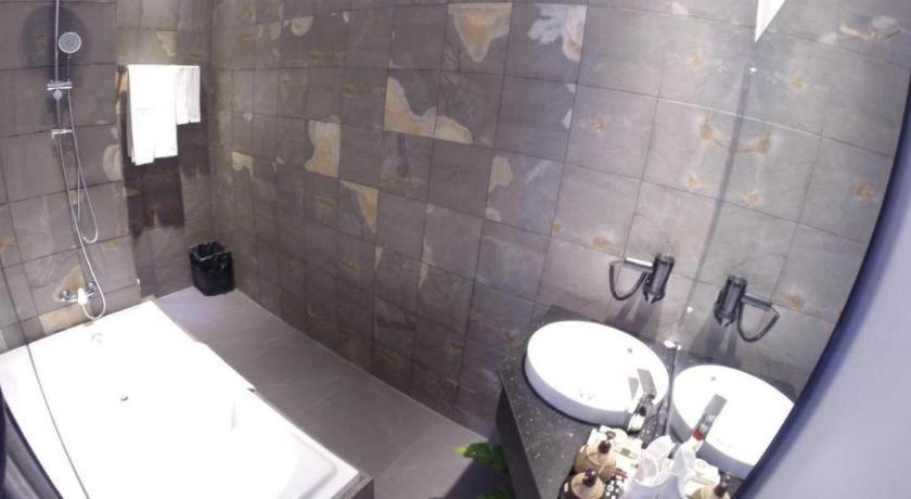 De Art Hotel Phnom Penh Bagian luar foto